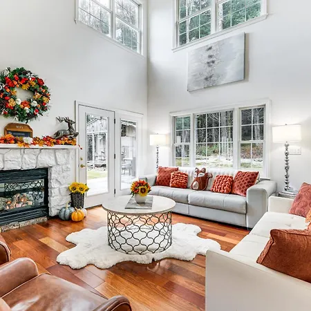 Luxe Morristown Escape With Yard, 11 Mi To Skiing!